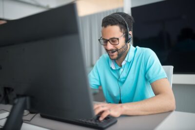 customer IT support helping a client